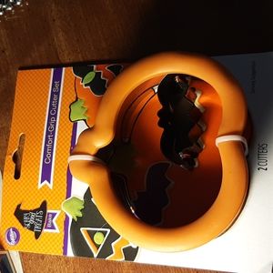 Wilton Halloween  cookie cutter set, bat and pumpkin.